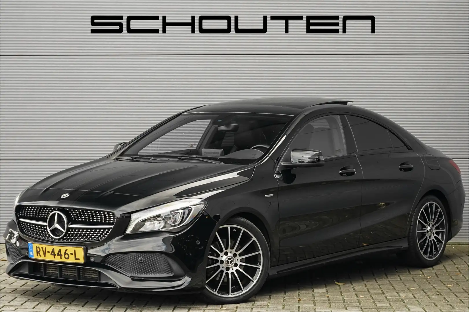 Mercedes-Benz CLA 180 Edition AMG Night Pano Camera 18" Noir - 1