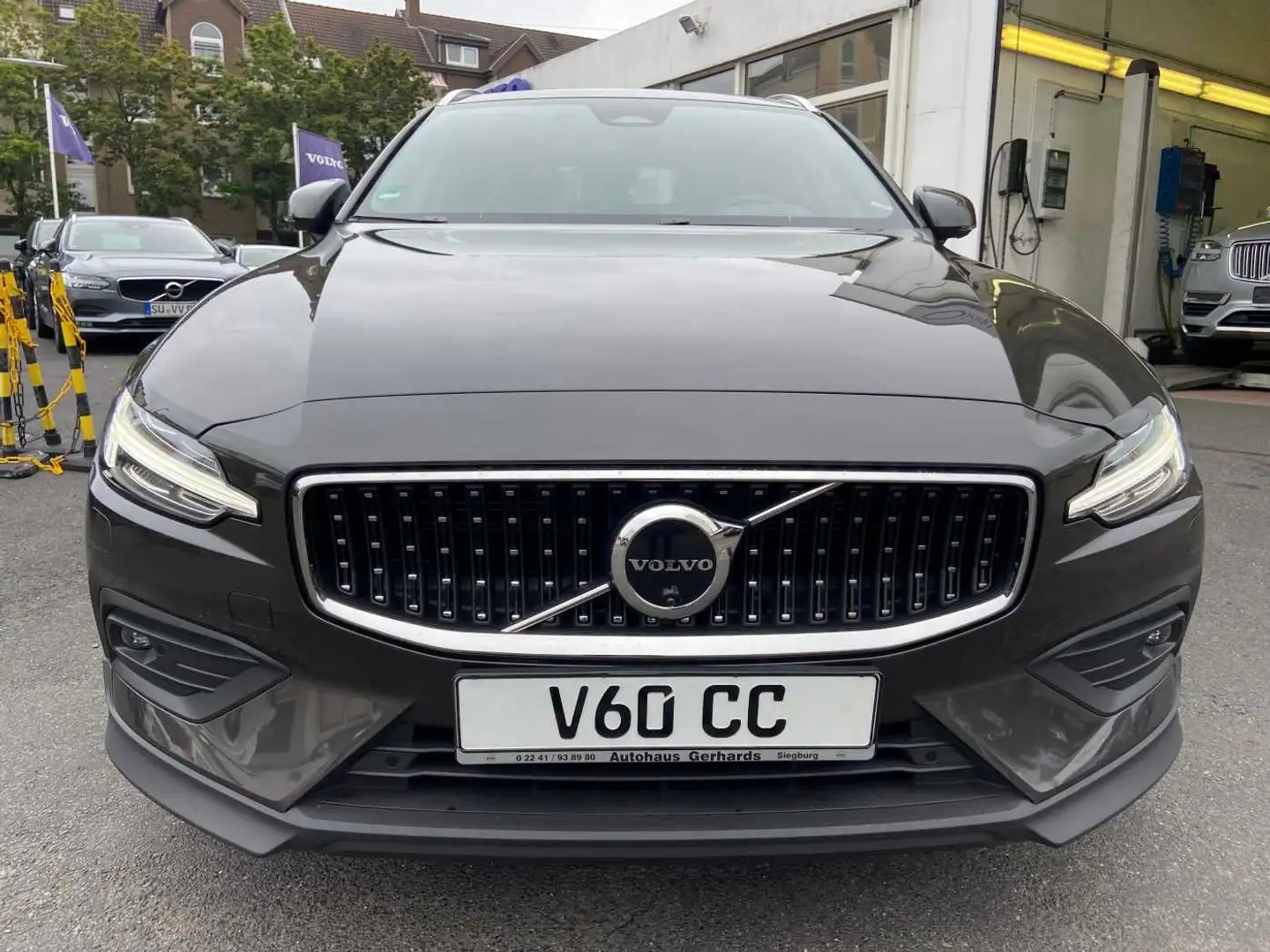 Volvo V60 Cross Country Diesel B4 D AWD Ultimate, Pano Grau - 2