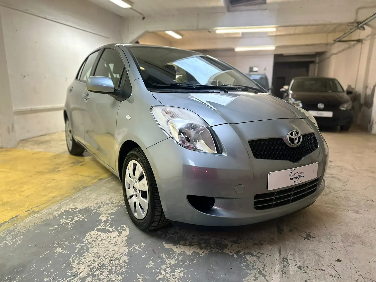 Toyota Yaris Yaris 1.3 VVT-i Luna A/C !! 61 000 KM !! Gris - 1