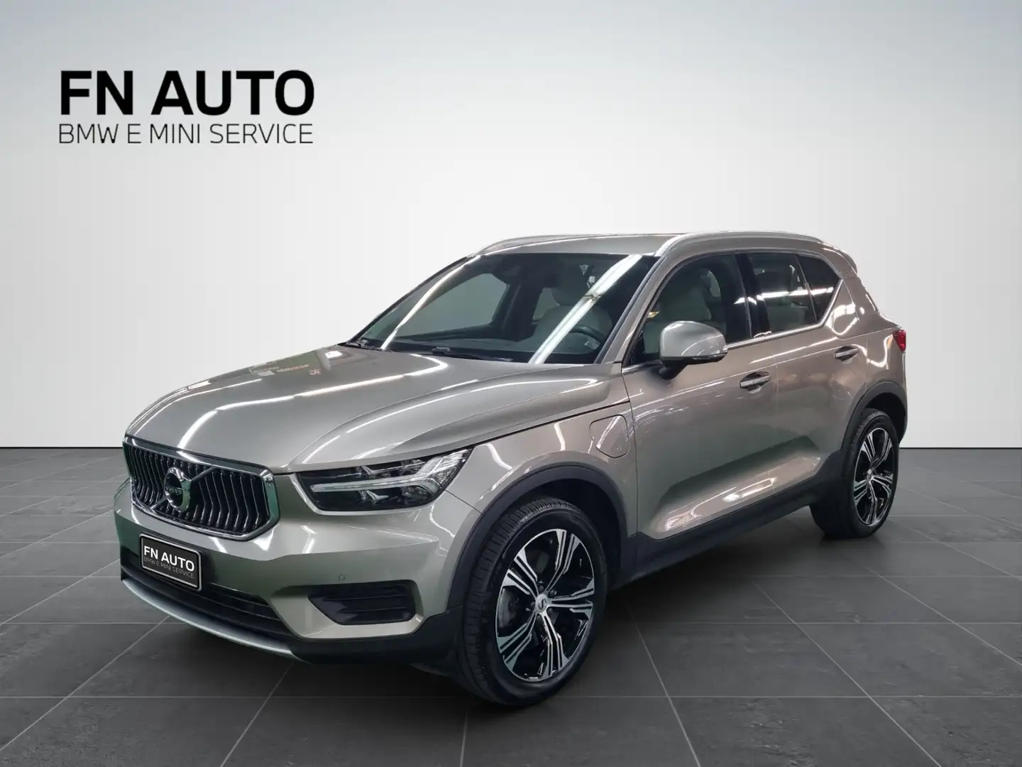 Volvo XC40 XC40 T5 Recharge Plug-in Hybrid Inscription Beige - 1
