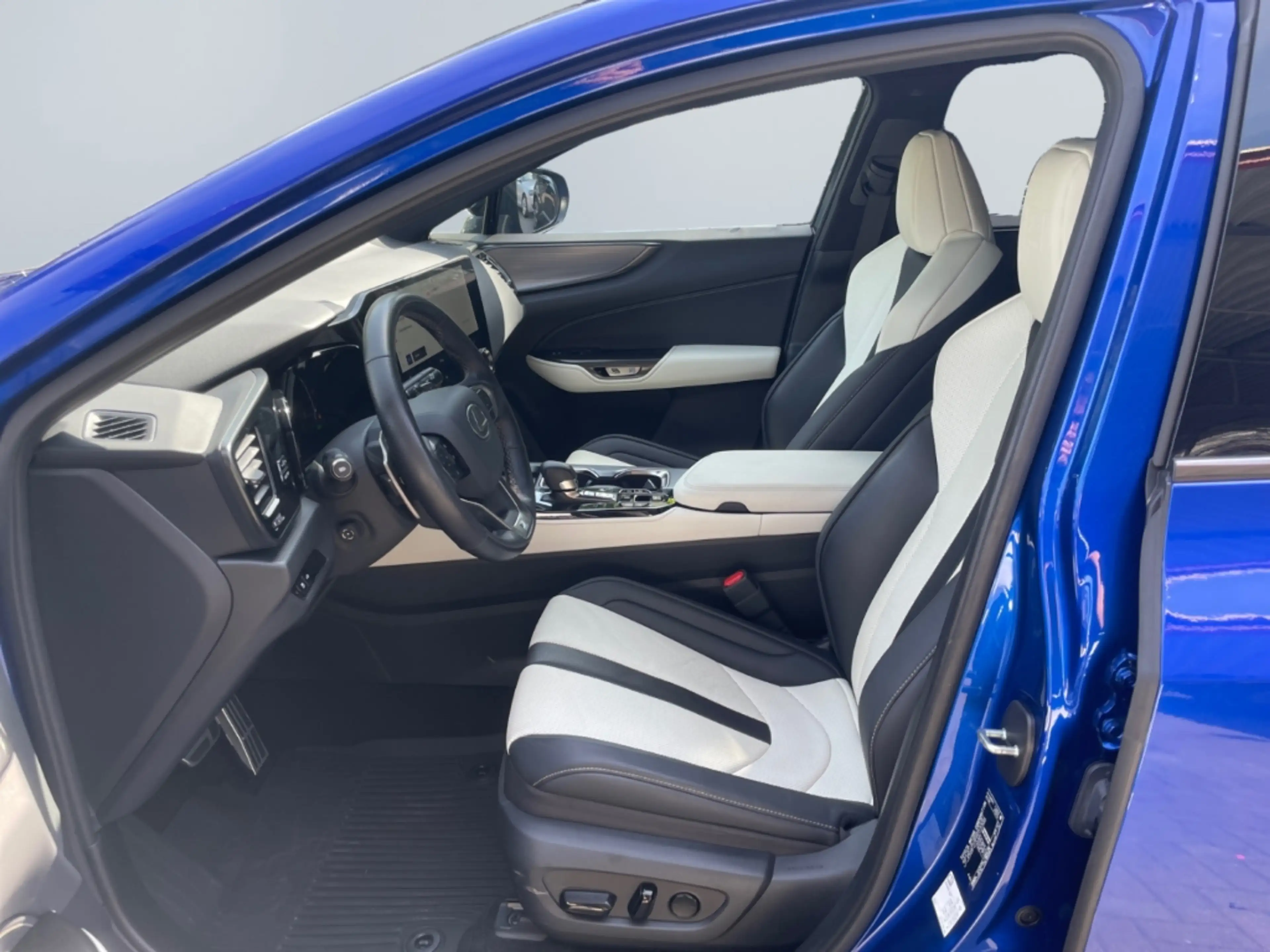 Lexus NX 450h+ E-FOUR F SPORT-Paket *360°*HUD*Leder*ACC* — photo 9