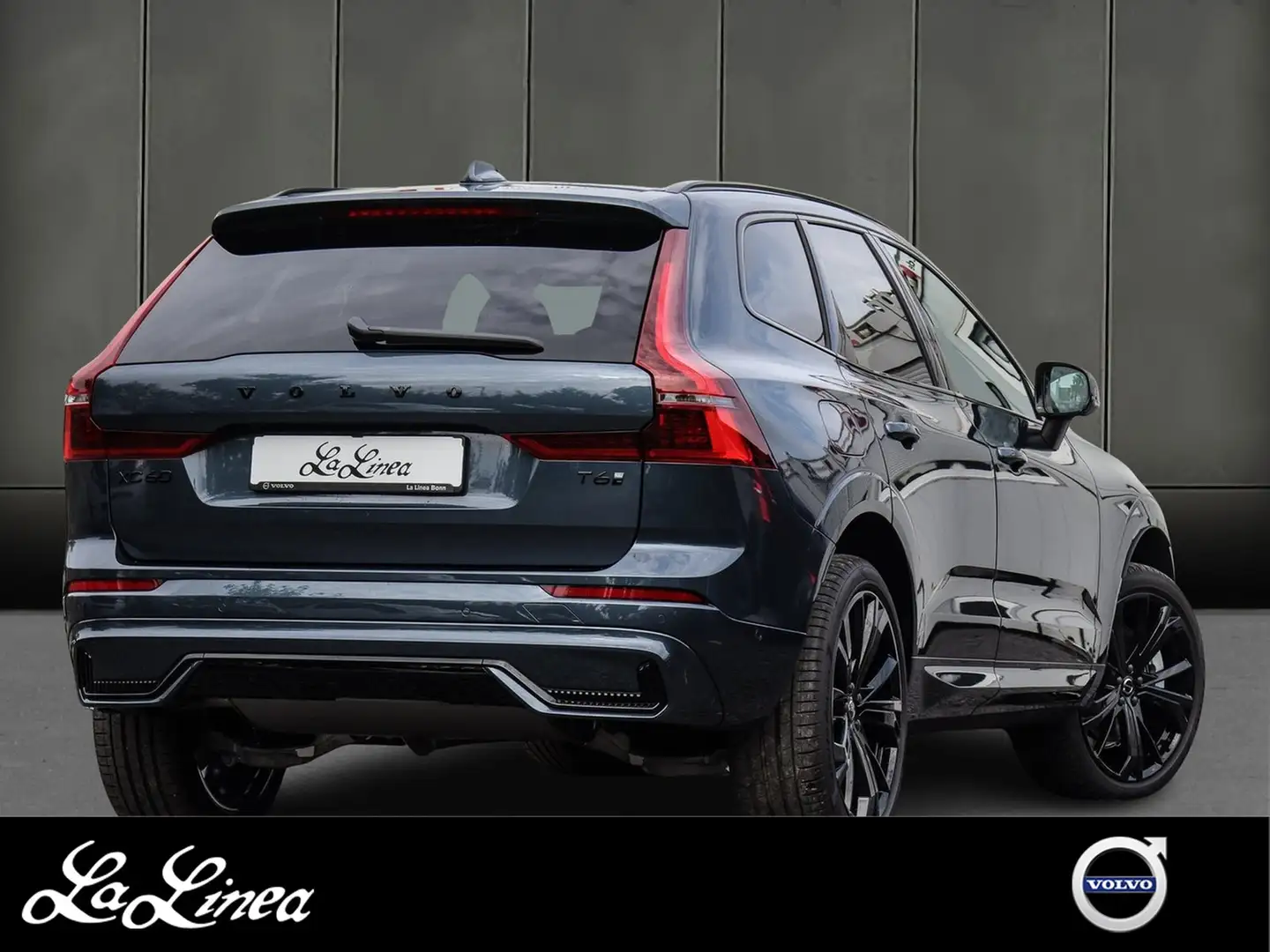 Volvo XC60 T6 Plus Black Edition Recharge Plug-In Hybrid AWD Blauw - 2