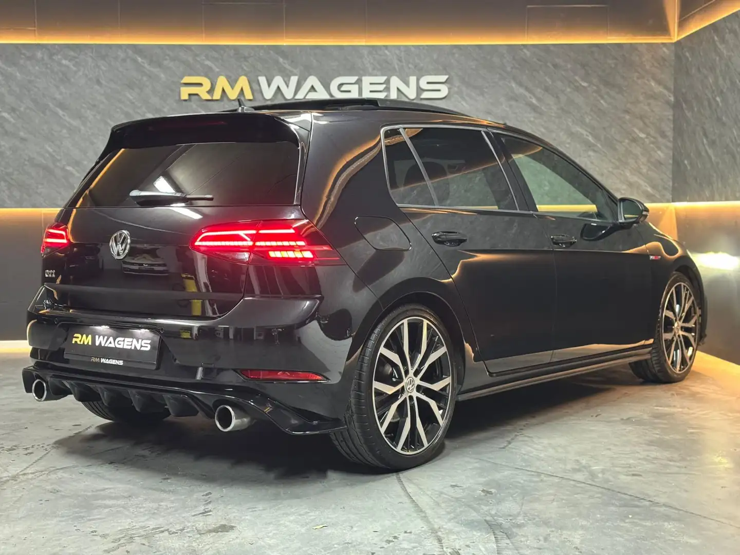 Volkswagen Golf GTI 2.0 TSI Performance|PANO|KEYLESS|CARPLAY|CAM Zwart - 2