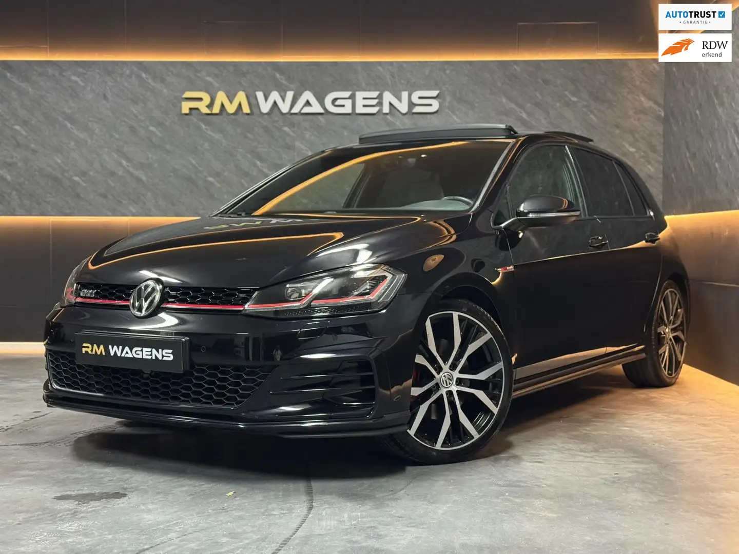 Volkswagen Golf GTI 2.0 TSI Performance|PANO|KEYLESS|CARPLAY|CAM Zwart - 1