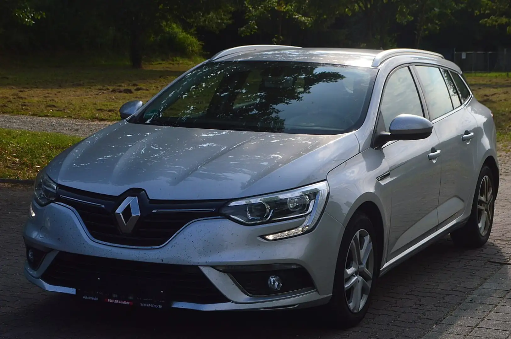 Renault Megane Mégane dCi 110+NAVI+PDC+SHZ+TEL Argent - 2