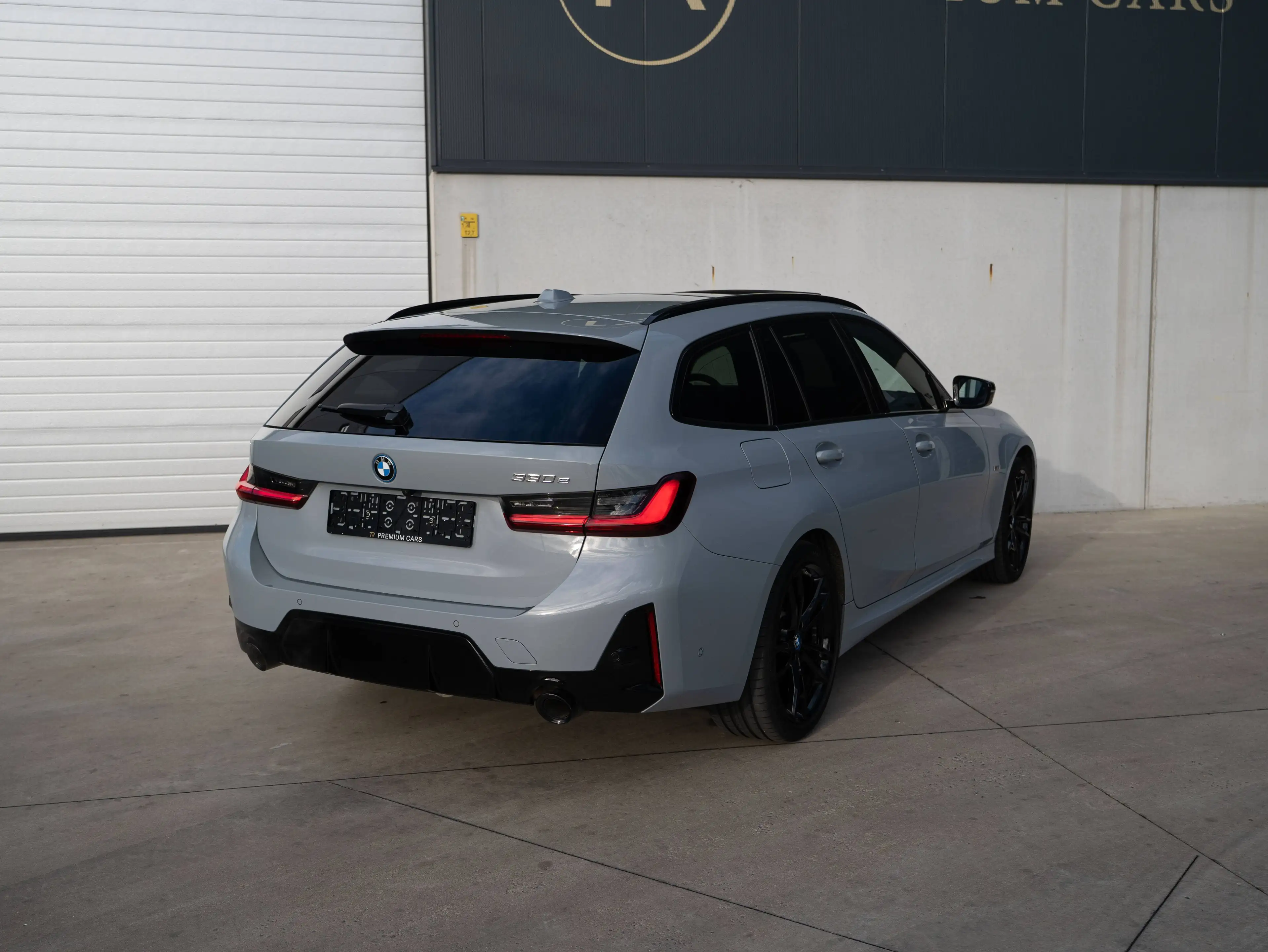 BMW 330 e l PHEV l Touring l M-Sport Pro l Pano l Memory l 360° — photo 11
