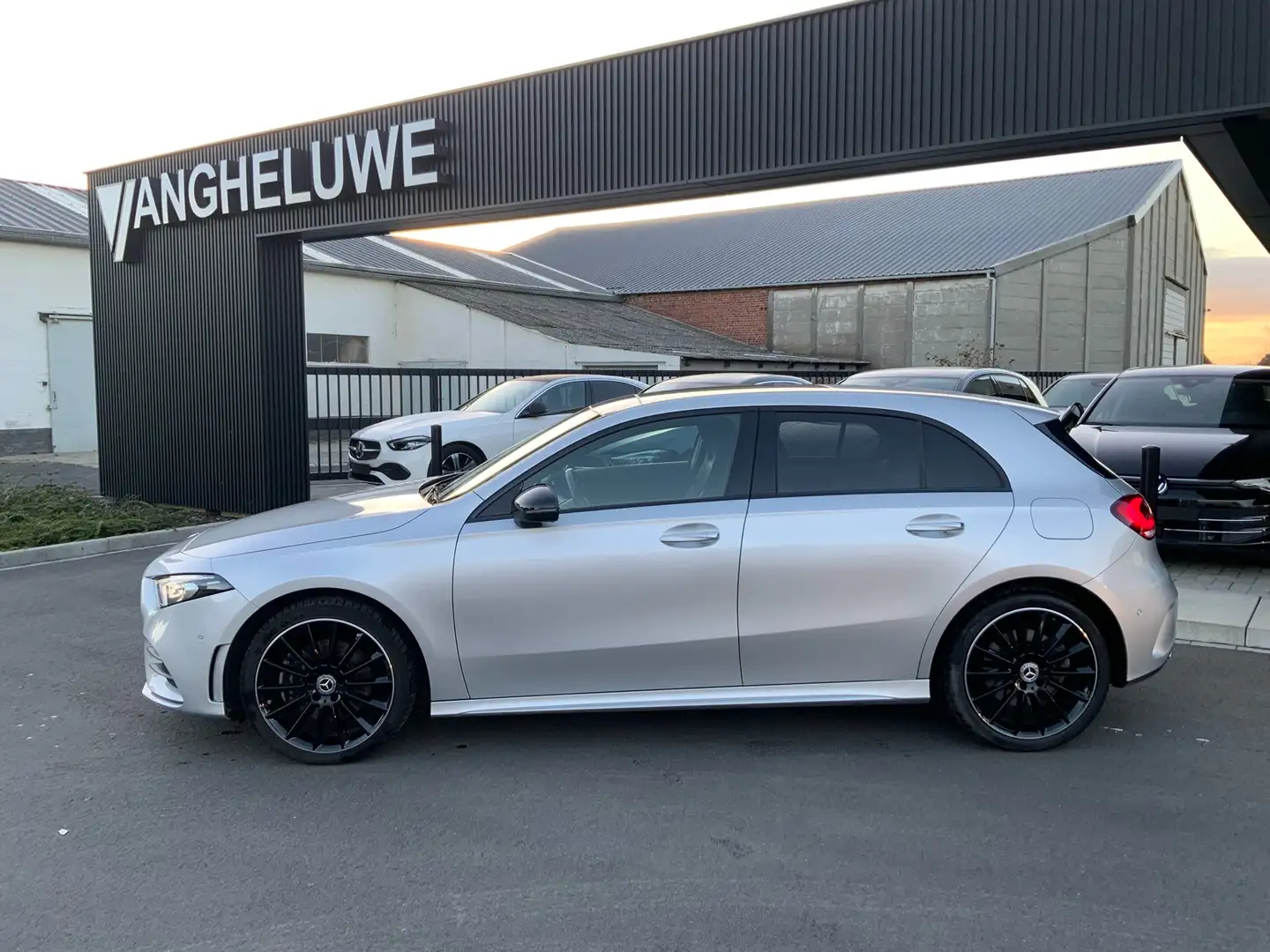 Mercedes-Benz A 250 e 8G-DCT AMG Line Silver - 1
