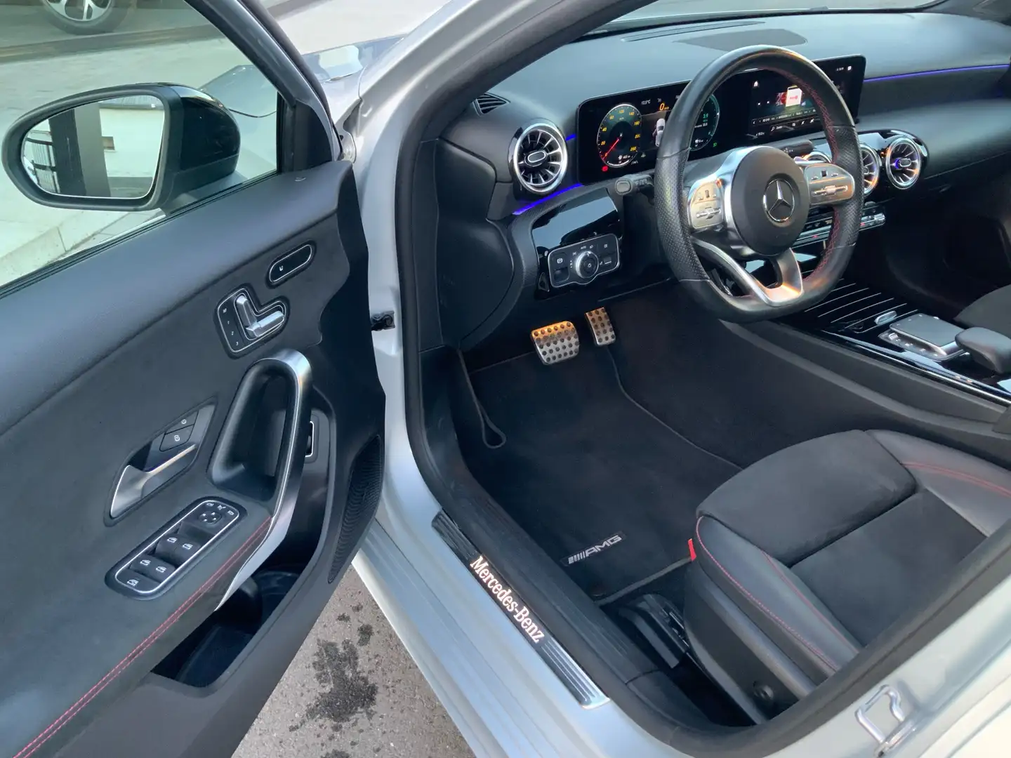 Mercedes-Benz A 250 e 8G-DCT AMG Line Silver - 2