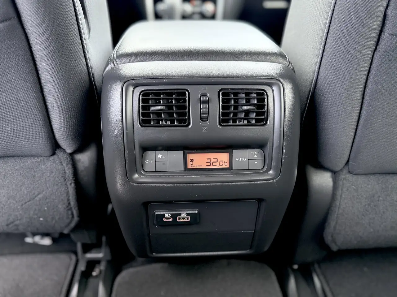 Nissan Pathfinder снимка Nissan Pathfinder