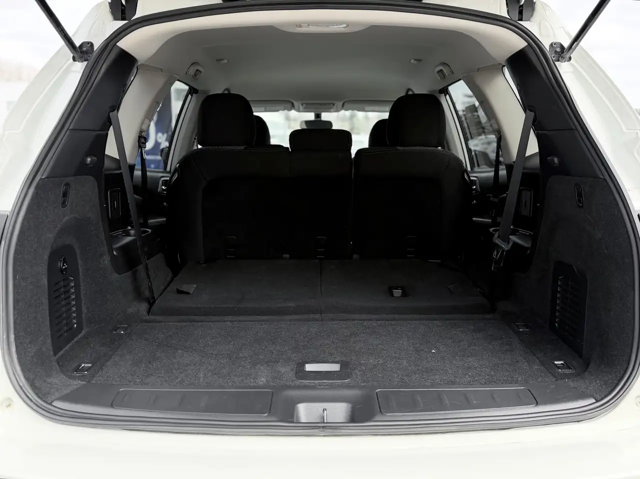 Nissan Pathfinder снимка Nissan Pathfinder
