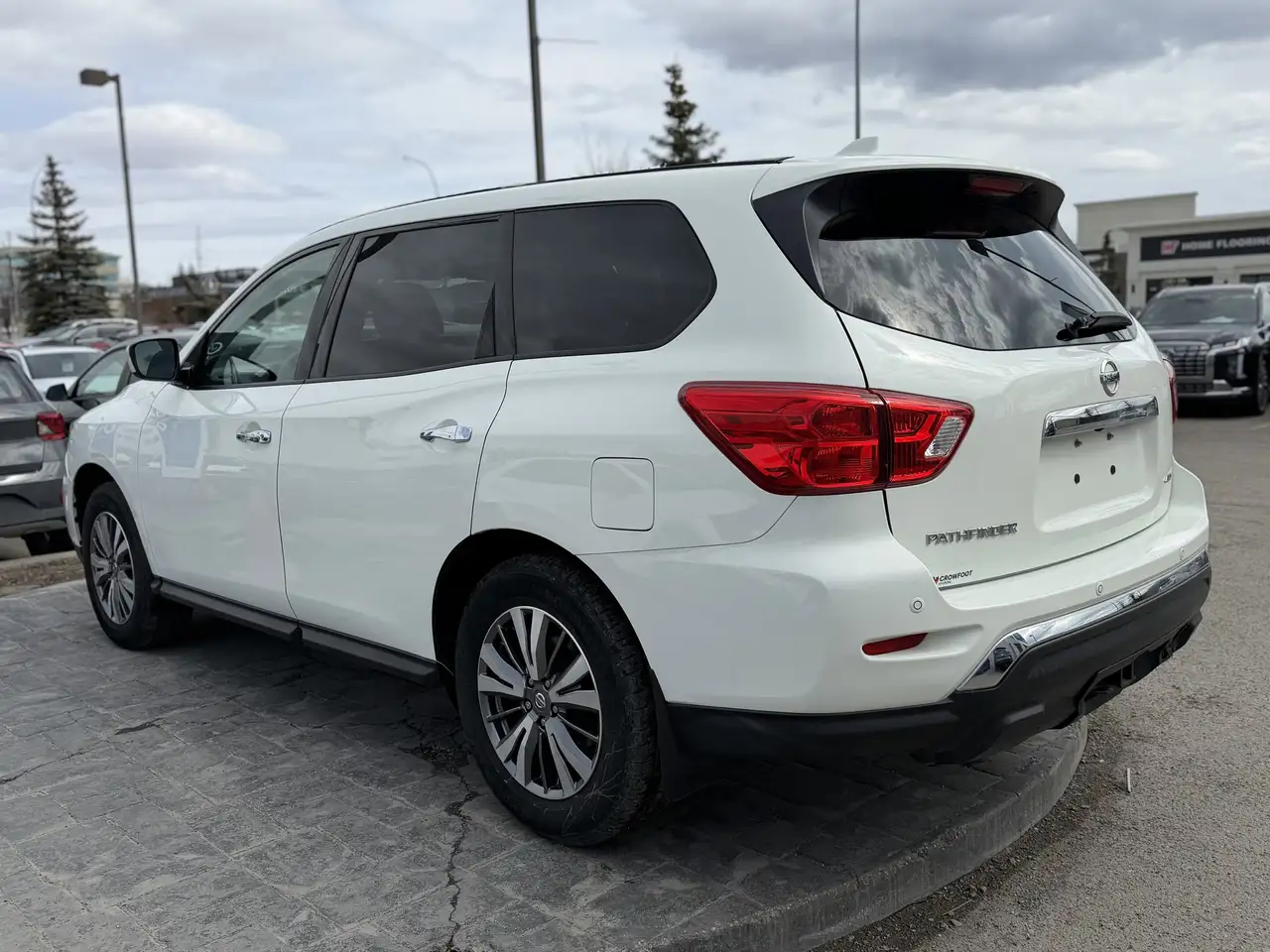 Nissan Pathfinder снимка Nissan Pathfinder