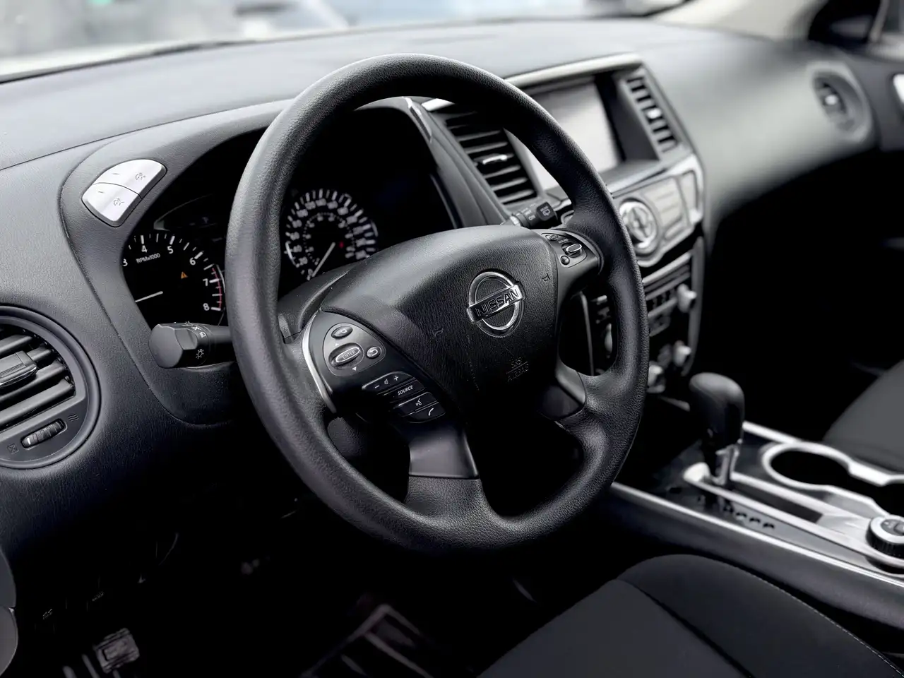 Nissan Pathfinder снимка Nissan Pathfinder