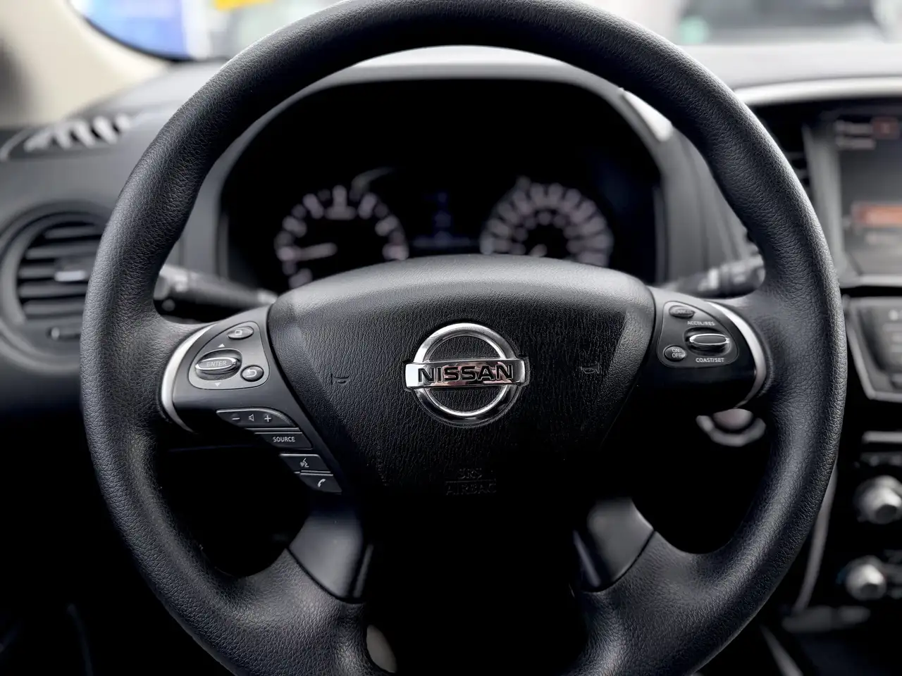 Nissan Pathfinder снимка Nissan Pathfinder