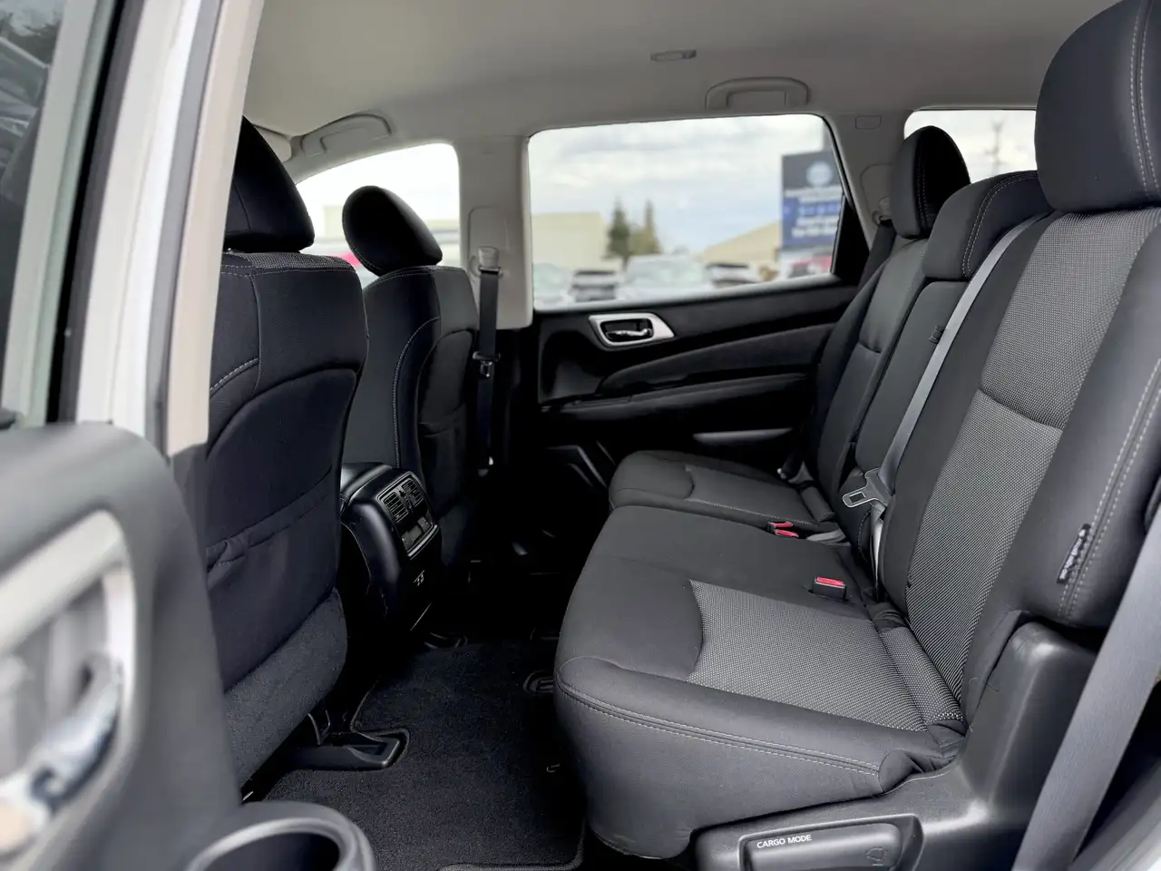 Nissan Pathfinder снимка Nissan Pathfinder
