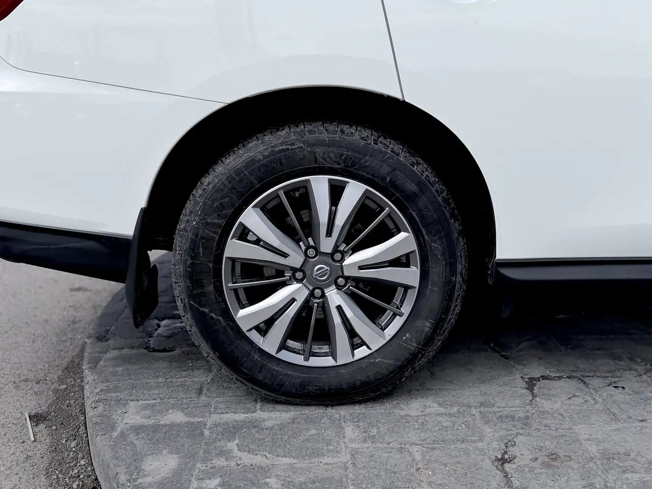 Nissan Pathfinder снимка Nissan Pathfinder