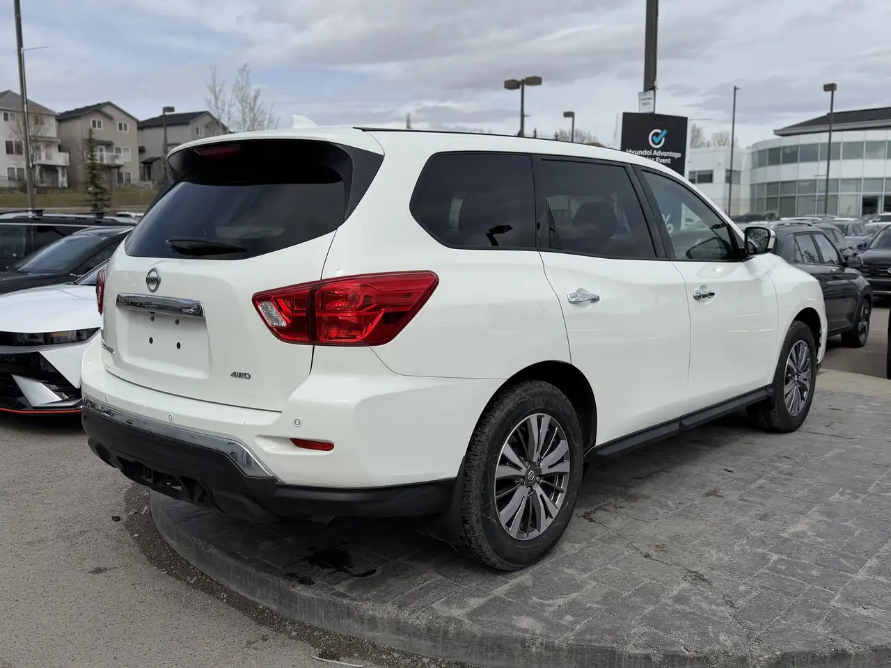 Nissan Pathfinder снимка Nissan Pathfinder