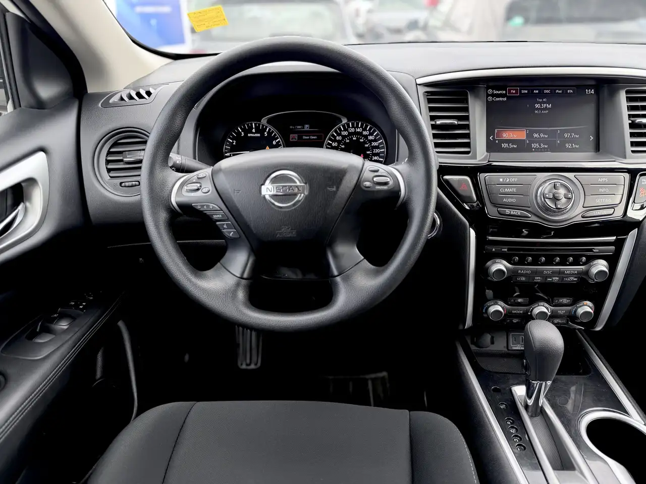 Nissan Pathfinder снимка Nissan Pathfinder