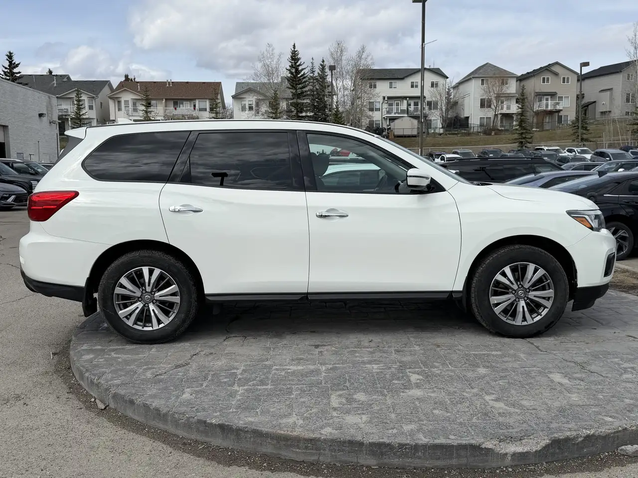 Nissan Pathfinder снимка Nissan Pathfinder