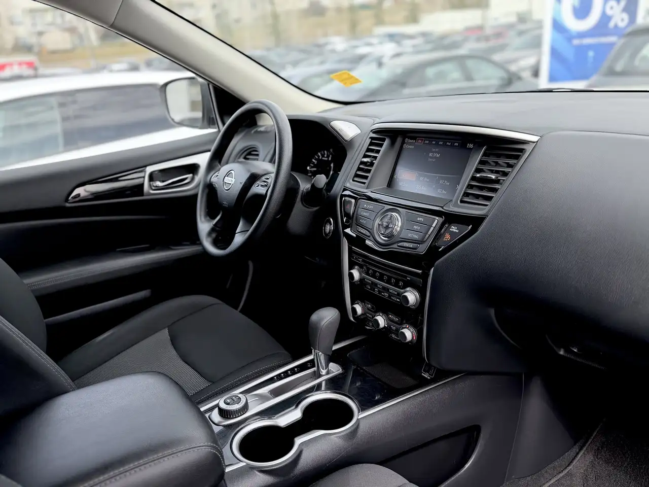Nissan Pathfinder снимка Nissan Pathfinder