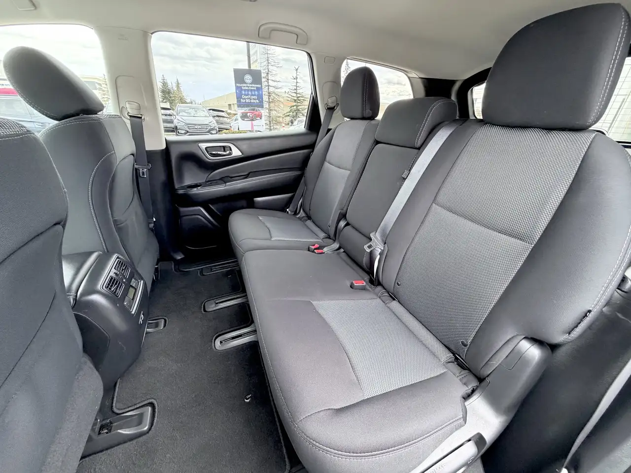 Nissan Pathfinder снимка Nissan Pathfinder