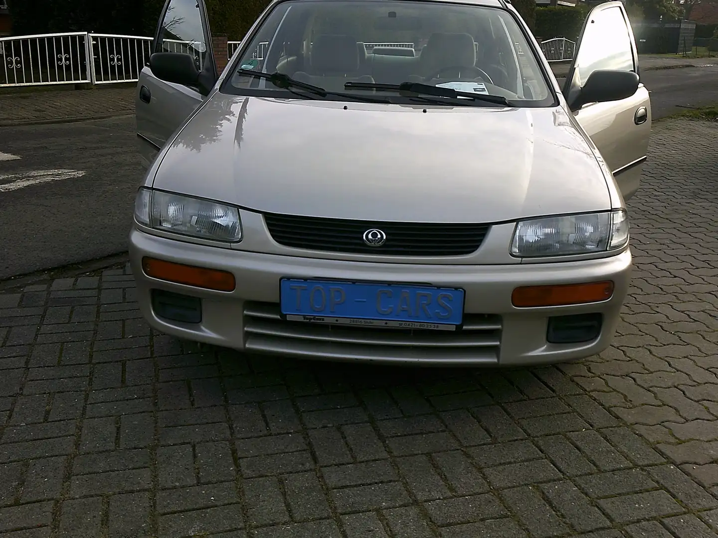 Mazda 323 323 S 1.4 Bronz - 1