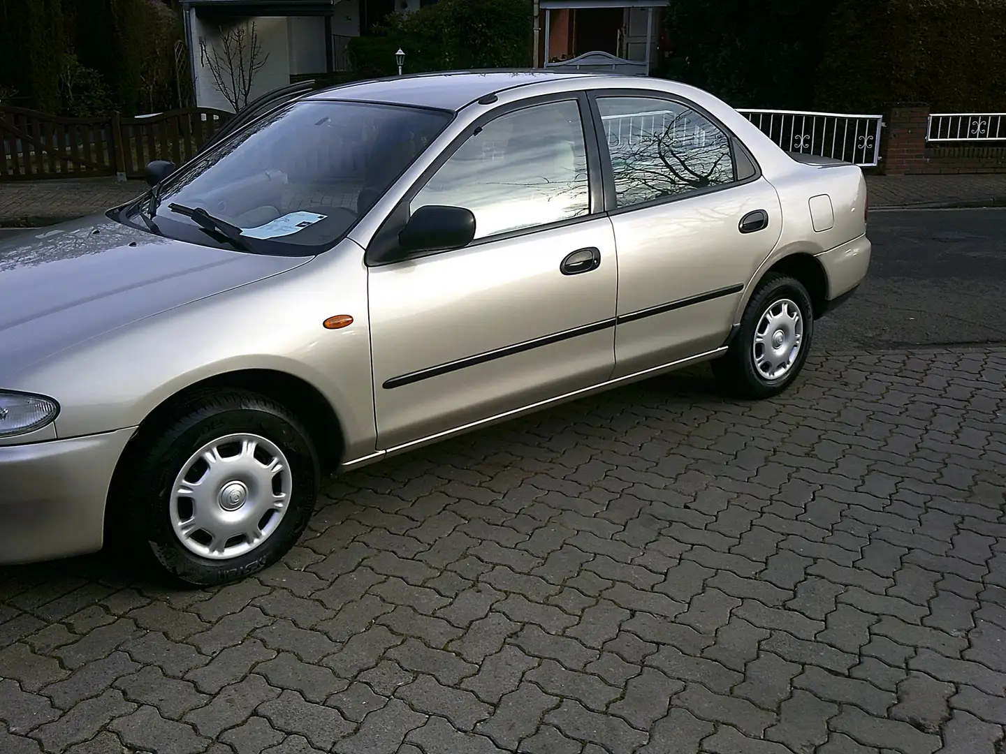 Mazda 323 323 S 1.4 Bronze - 2
