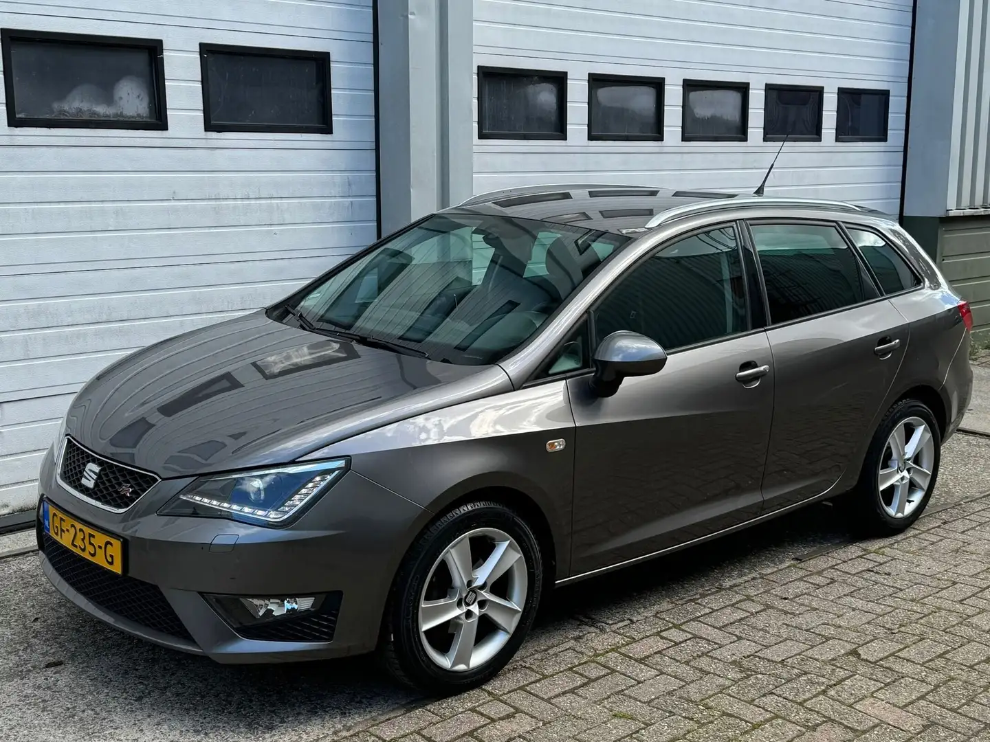 SEAT Ibiza Ibiza 1.2 TSI FR Dynamic Zilver - 2