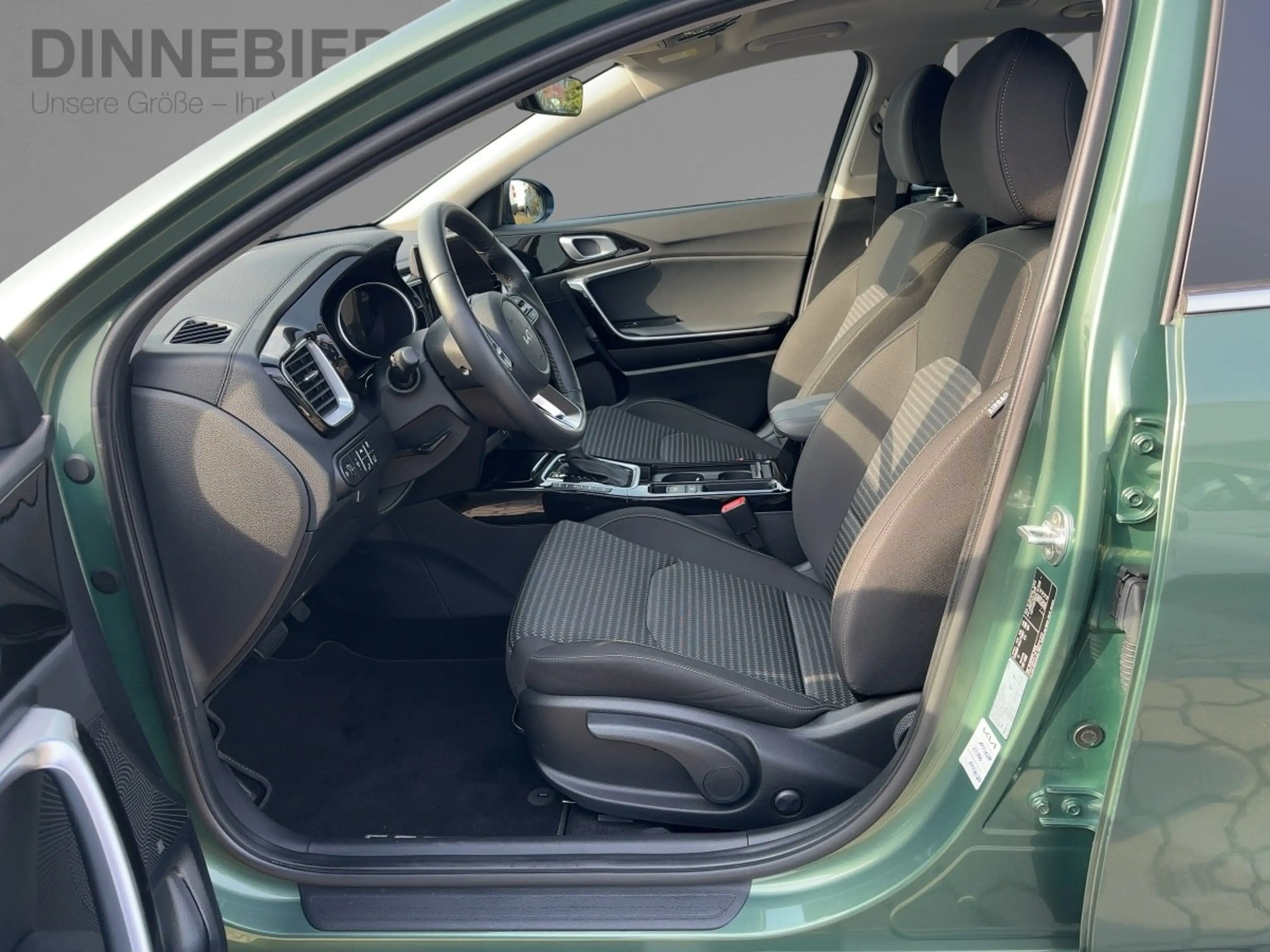 Kia Ceed SW / cee'd SW Spirit Glasdach+LED+Kamera — photo 10