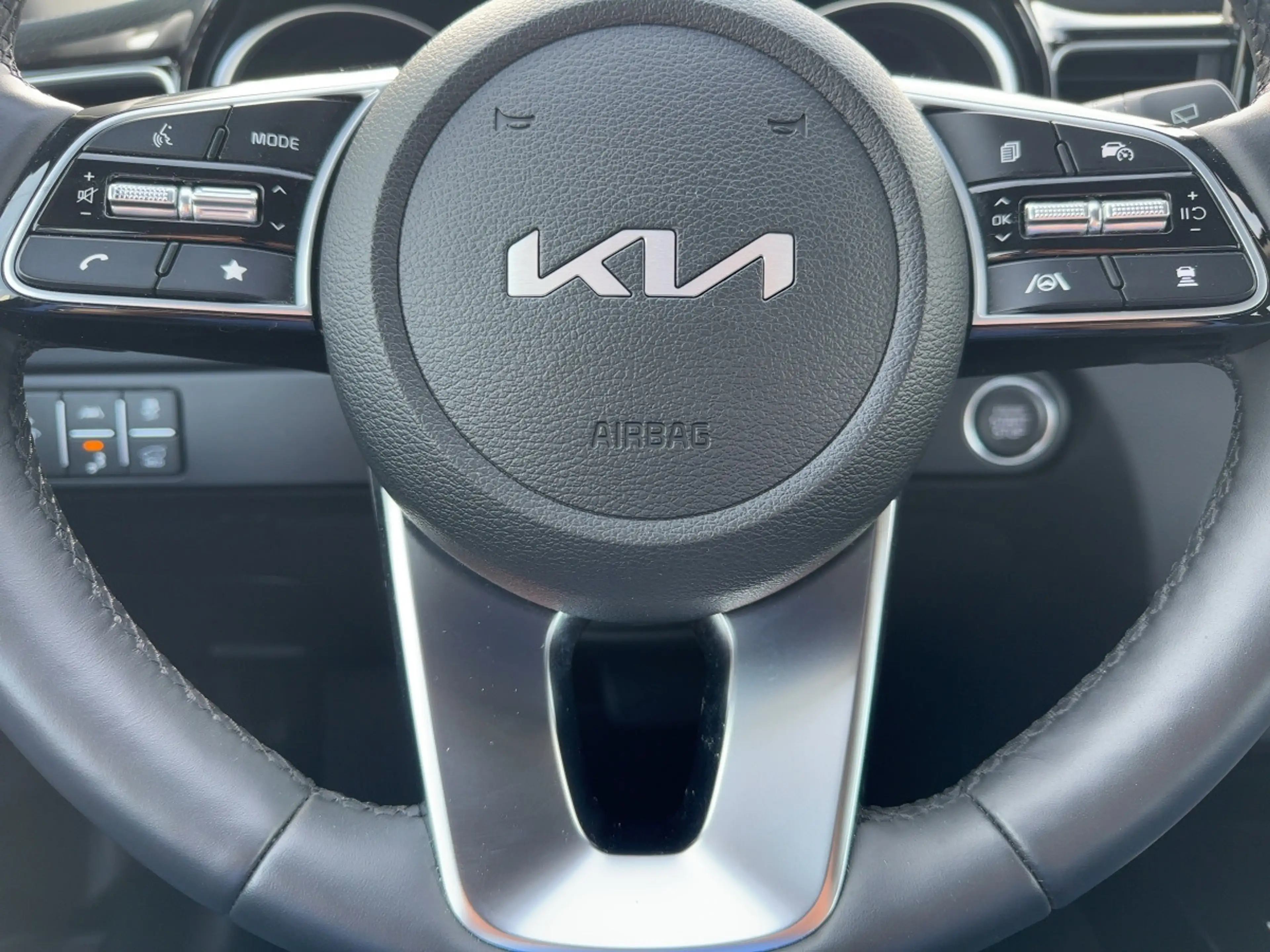 Kia Ceed SW / cee'd SW Spirit Glasdach+LED+Kamera — photo 12