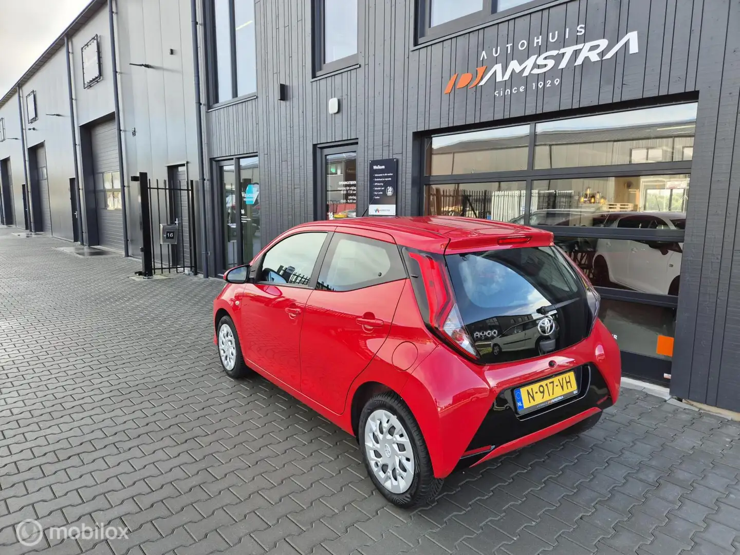 Toyota Aygo 1.0 VVT-i x-joy|Airco|Cruise|Apple Carplay|Camera| Rouge - 2
