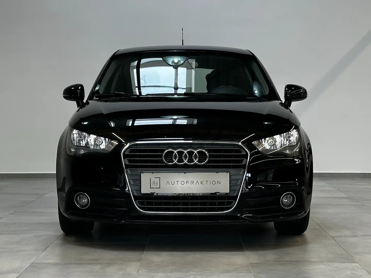 Audi A1 Attraction Negro - 2