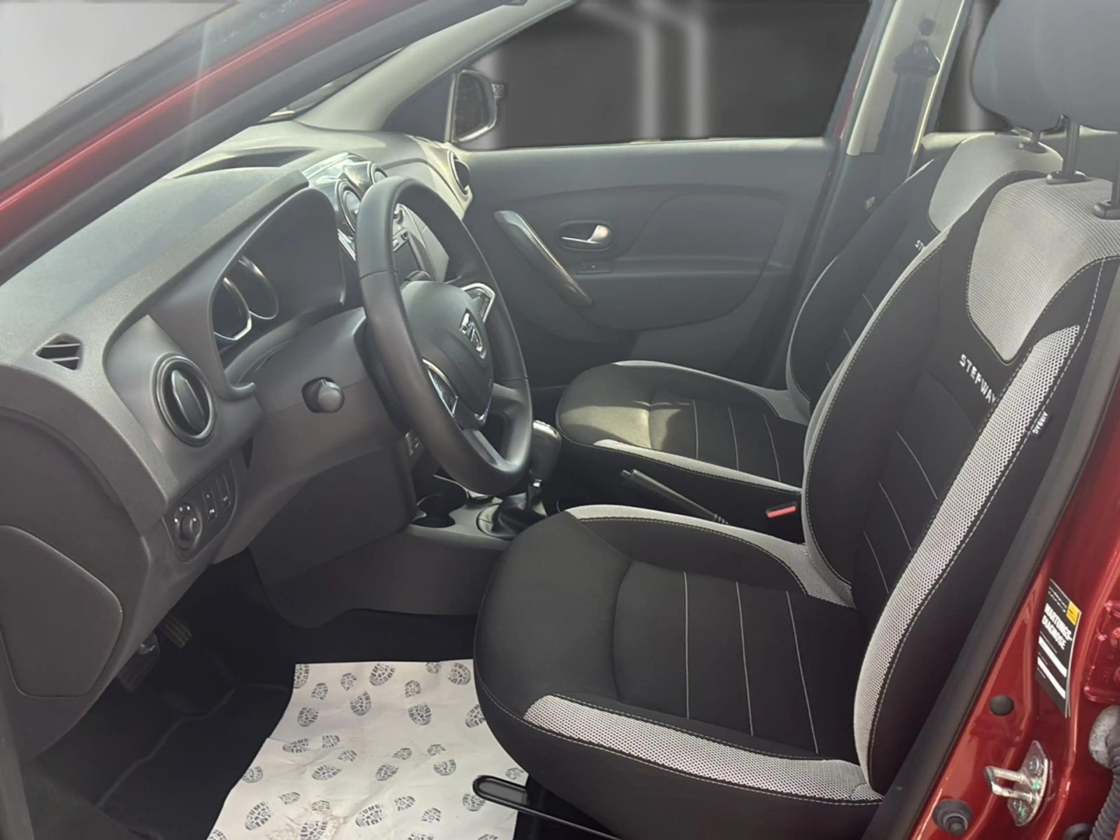 Dacia Logan MCV II Kombi  0.9 TCe 90 eco² Stepway Aut. — photo 9