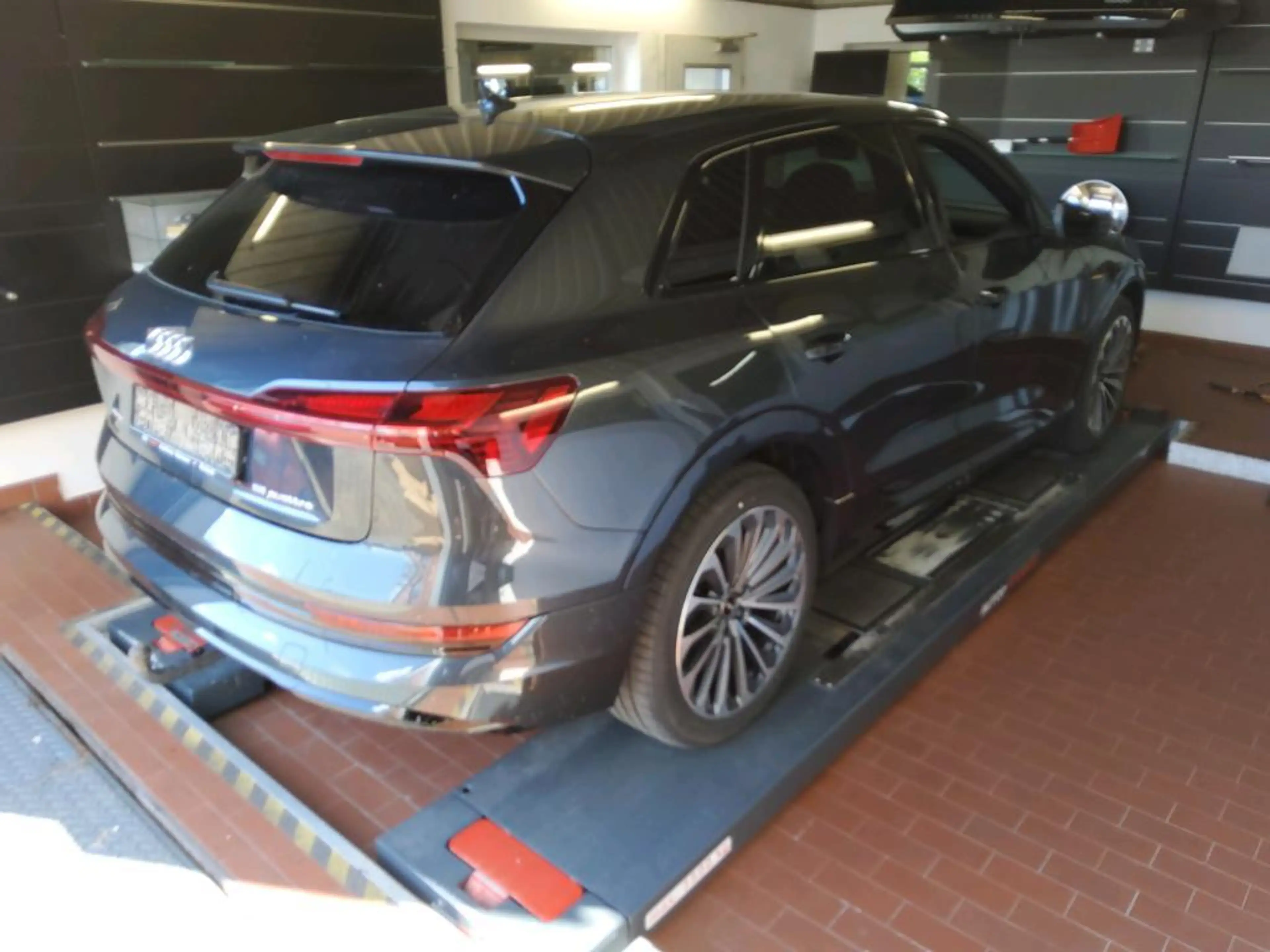 Audi e-tron 55 Q S LINE BLACK MATRIX/ACC/360°/AHK/DSP — photo 9