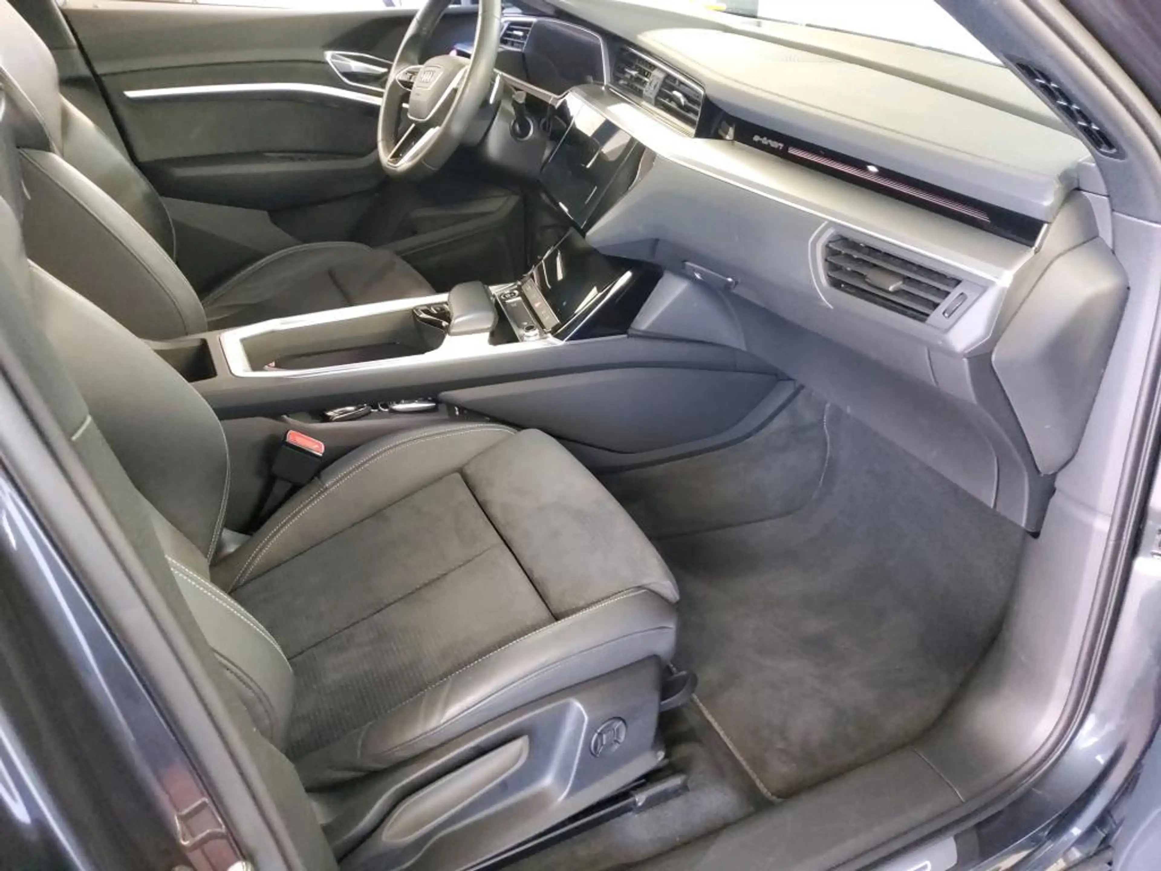 Audi e-tron 55 Q S LINE BLACK MATRIX/ACC/360°/AHK/DSP — photo 10