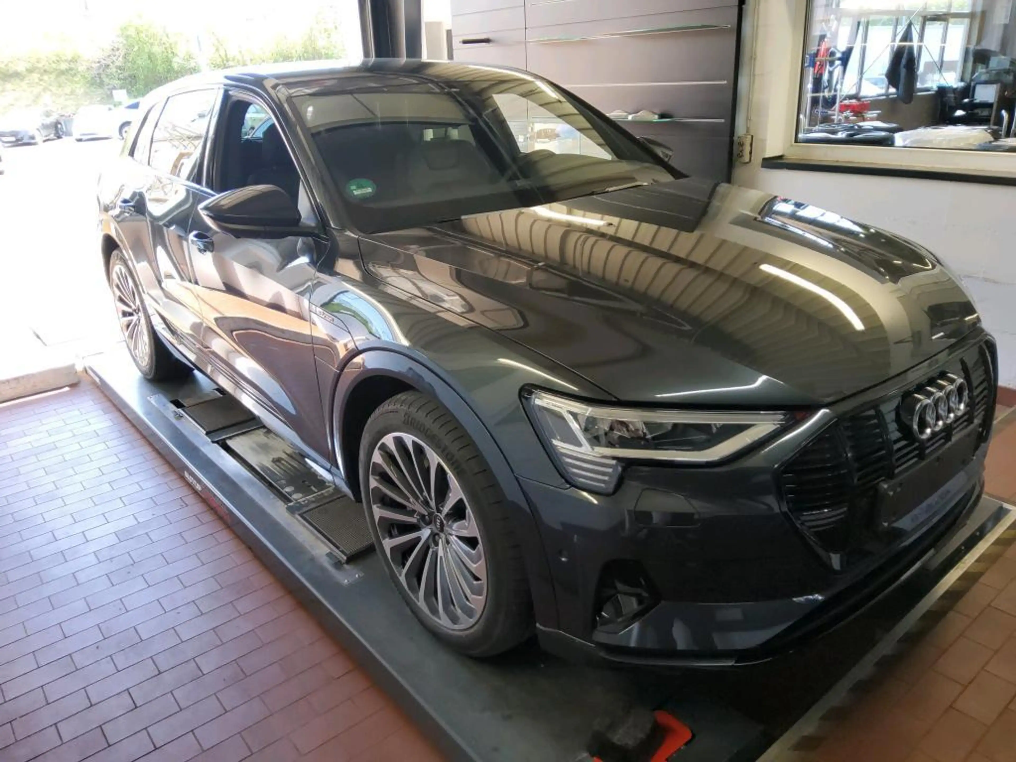 Audi e-tron 55 Q S LINE BLACK MATRIX/ACC/360°/AHK/DSP — photo 7