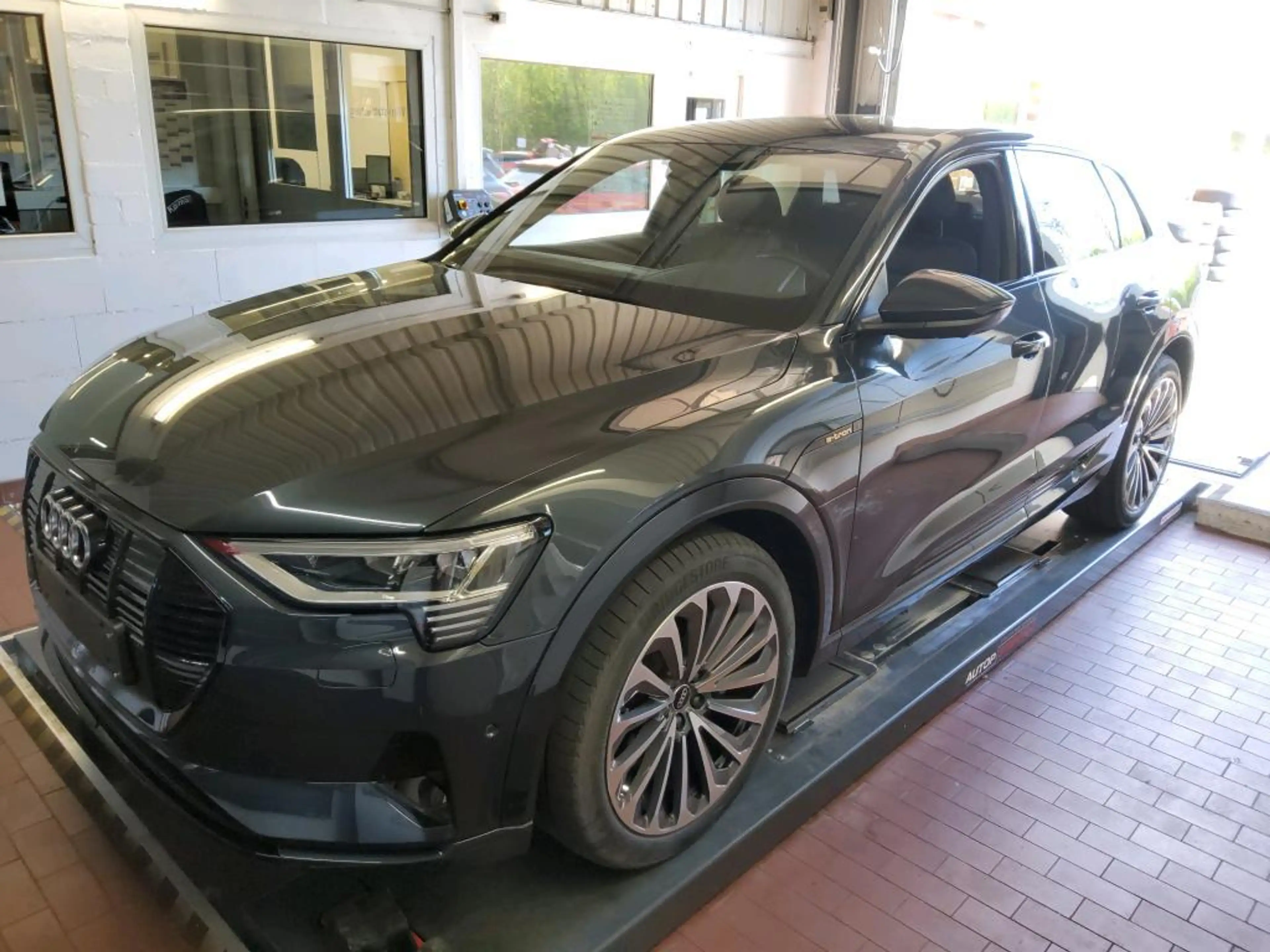Audi e-tron 55 Q S LINE BLACK MATRIX/ACC/360°/AHK/DSP — photo 5