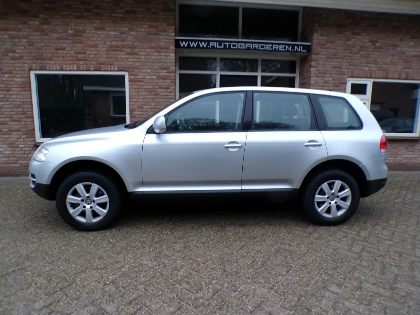 Volkswagen Touareg 3.2 V6 Сірий - 2