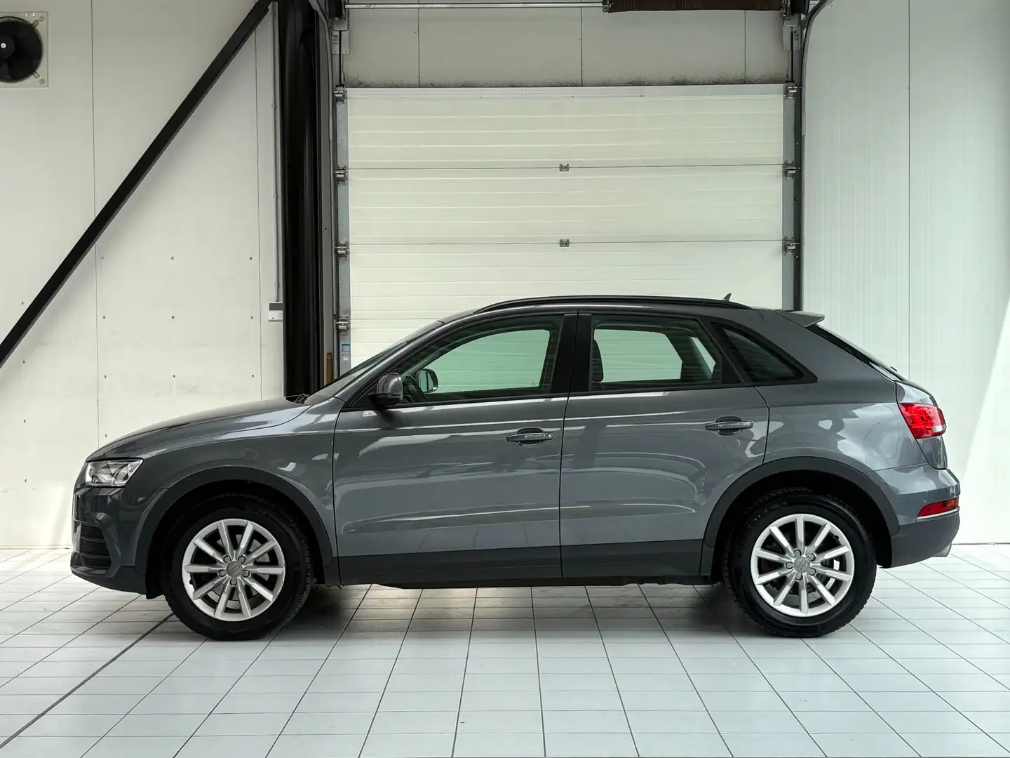Audi Q3 Q3 2.0 TDi *XENON * CUIR * GPS * PDC * JANTES * Gris - 2