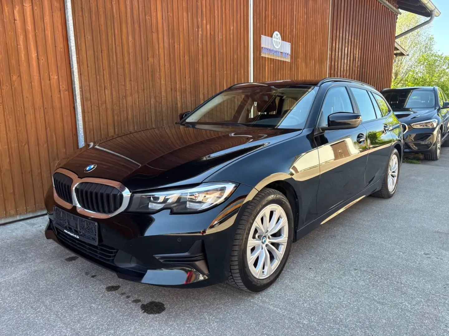 BMW 320 d Touring Fahrassist1 SHZ Navi Temp. Alarm Noir - 1