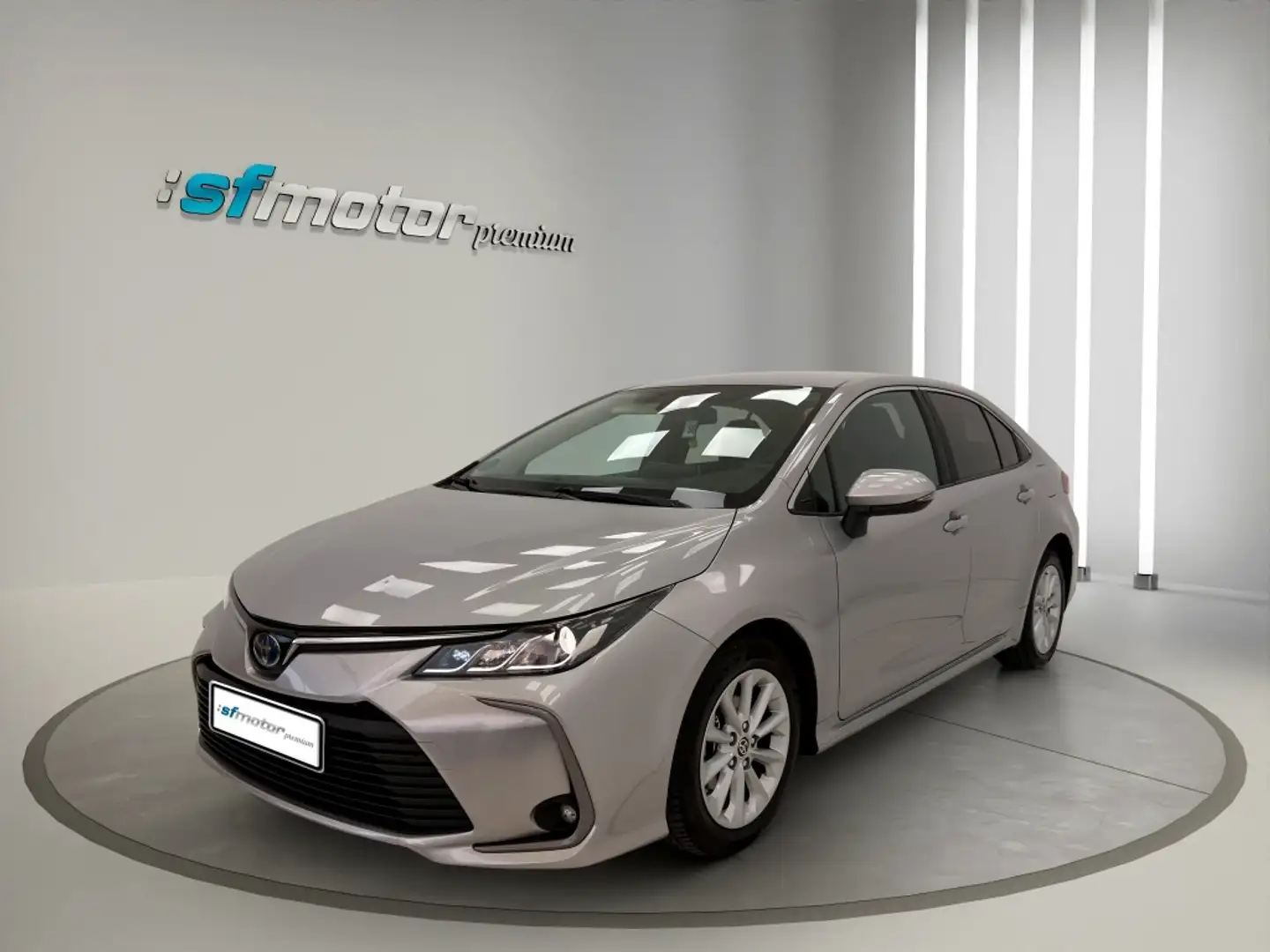 Toyota Corolla Sedán 125H Business Plus Gris - 1