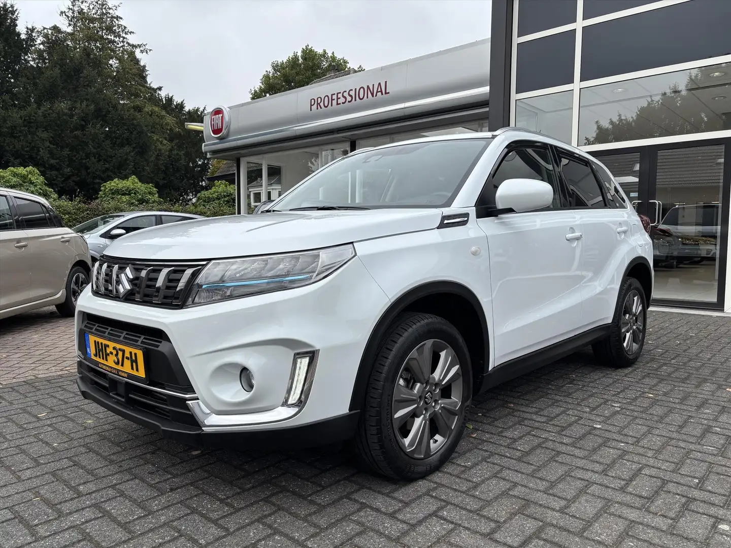 Suzuki Vitara 1.4 Boosterjet 129pk Smart Hybrid Automaat Select Wit - 2