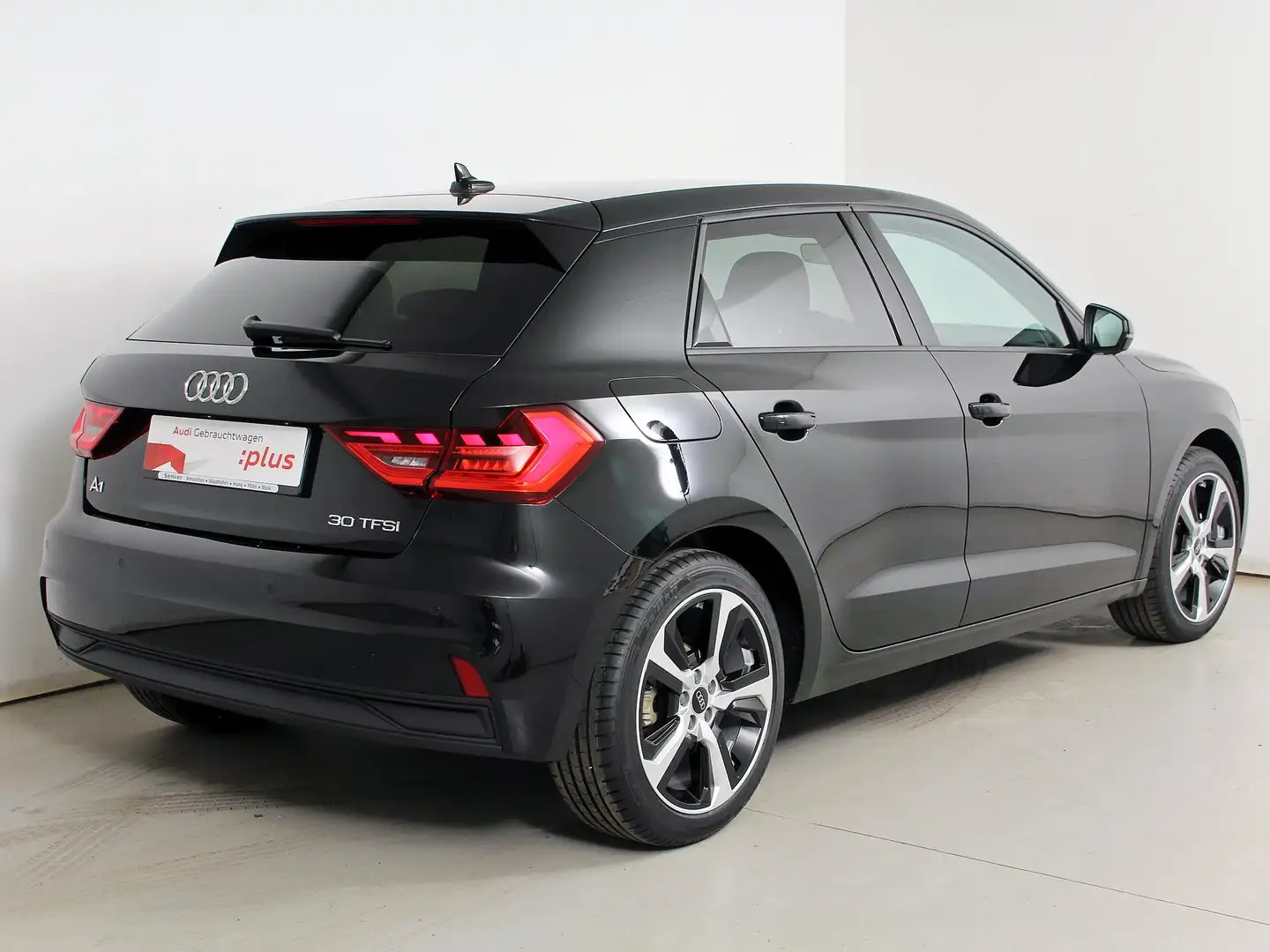 Audi A1 30 TFSI intense Schwarz - 2