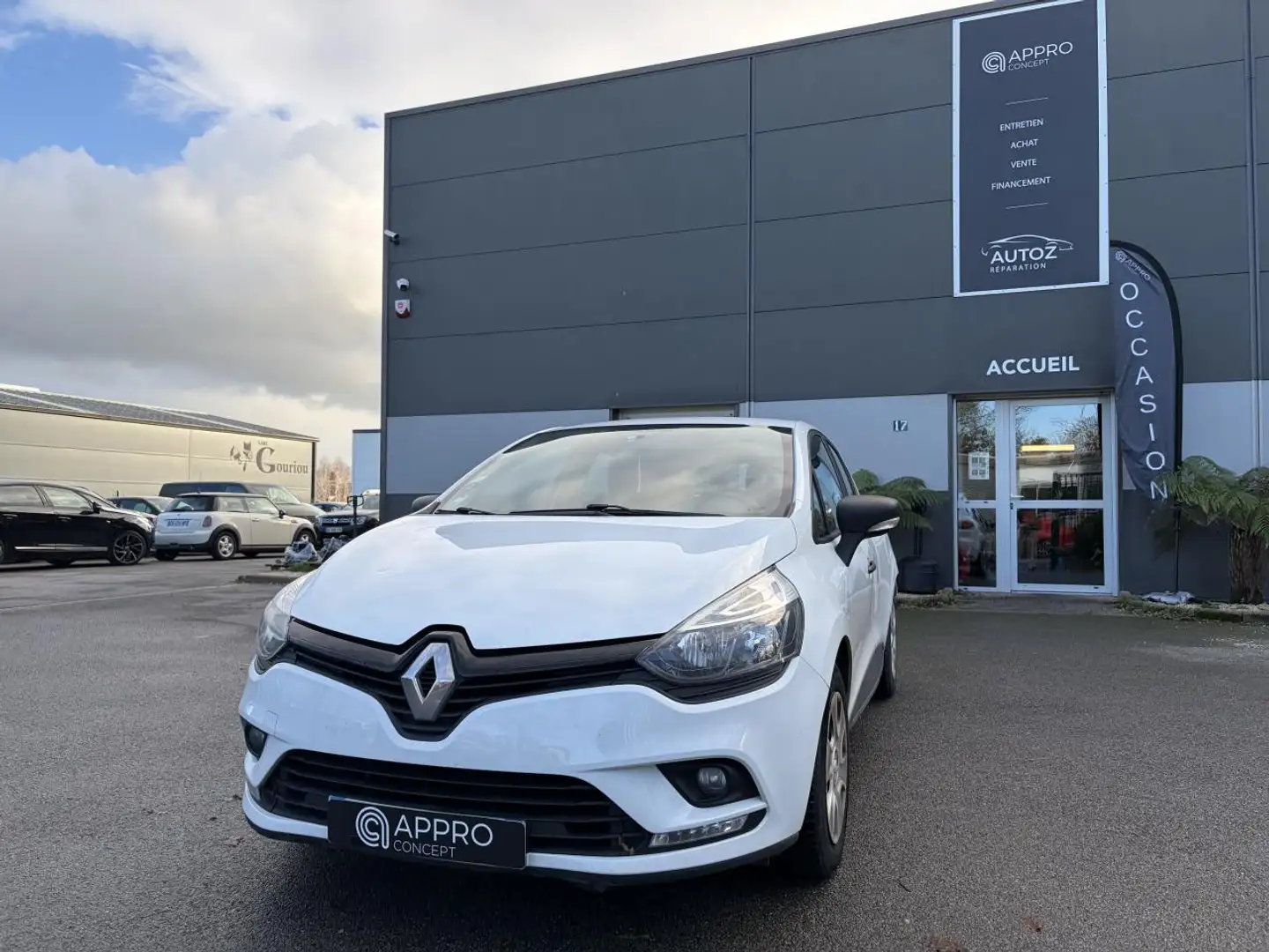 Renault Clio Clio 1.2i 16V - 75  IV BERLINE Limited PHASE 2 Blanc - 1