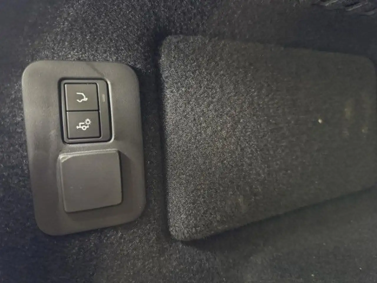 Land Rover Range Rover Evoque P300e R-Dyn SE AHK Winter Paket, миниатюра 15