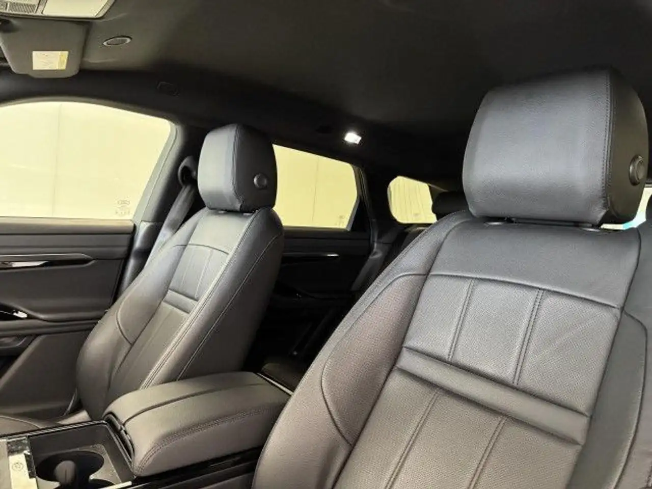 Land Rover Range Rover Evoque P300e R-Dyn SE AHK Winter Paket, миниатюра 12