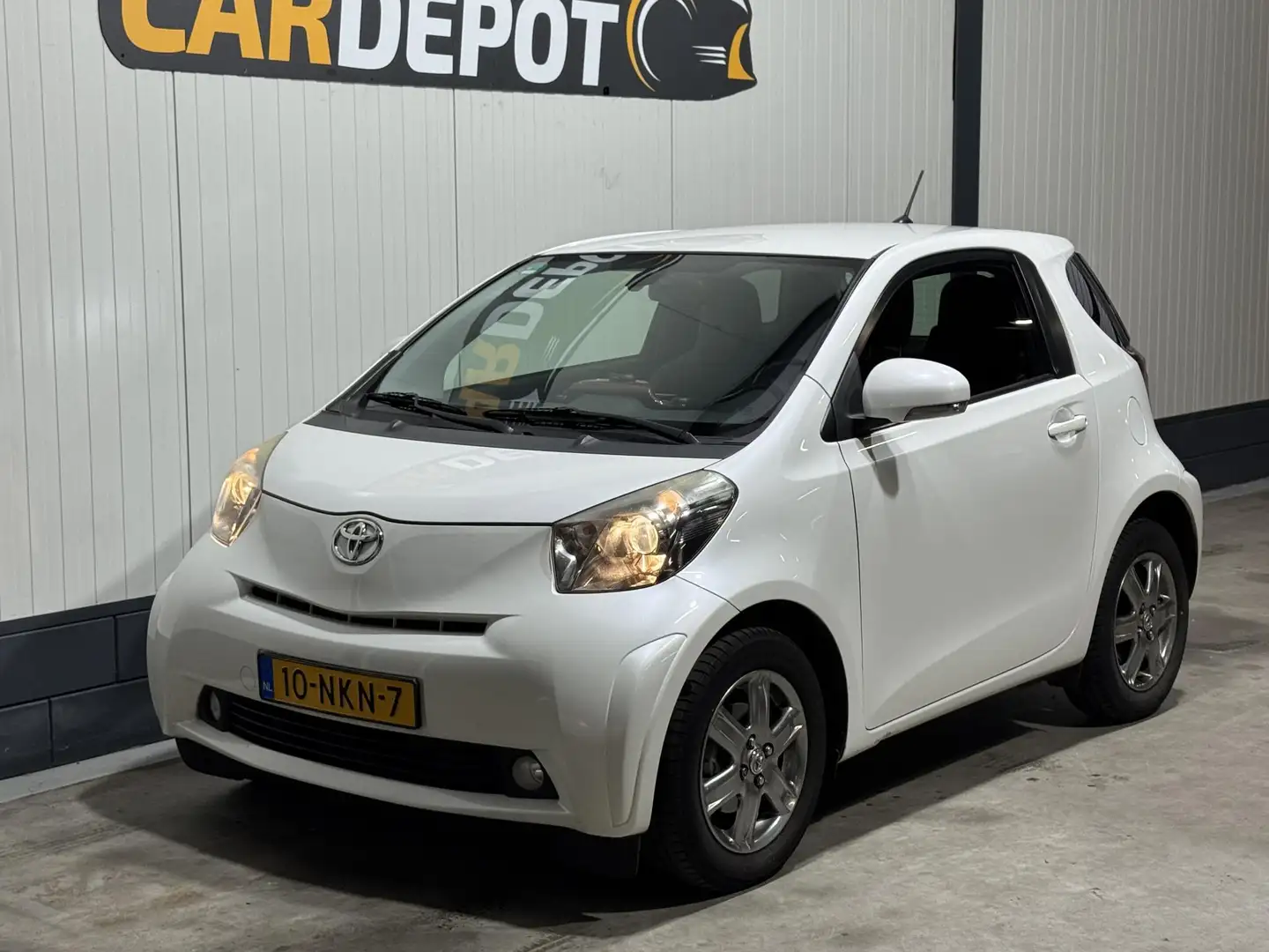 Toyota iQ 1.0 VVTi Aspiration Weiß - 1