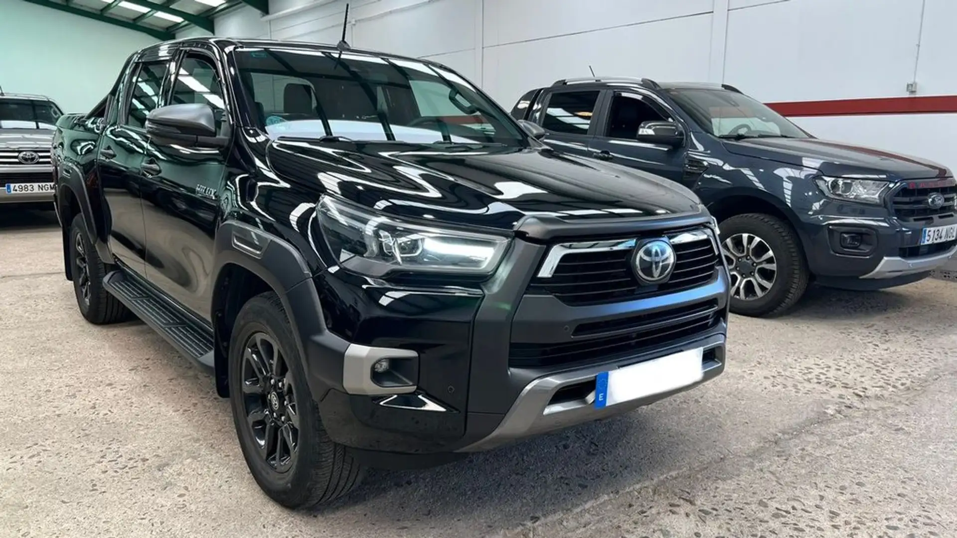 Toyota Hilux 2.8 D4D C. Doble Invincible AT Noir - 1