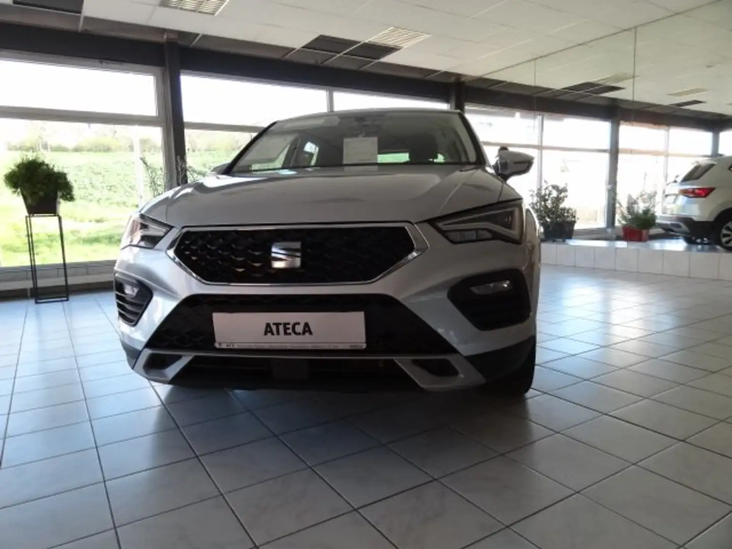 SEAT Ateca 1.5 TSI ACT OPF Style Navi+AHZV+SHZ Silber - 1
