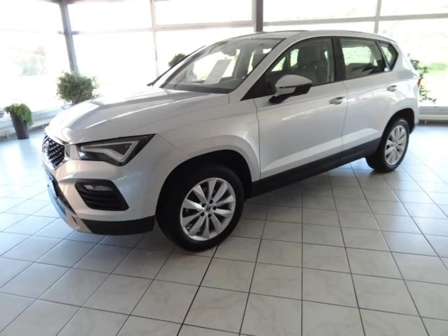 SEAT Ateca 1.5 TSI ACT OPF Style Navi+AHZV+SHZ Silber - 2