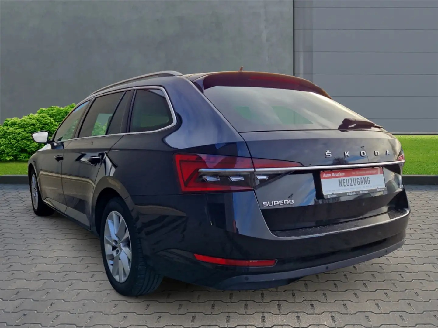 Skoda Superb Combi Style 4x4+Anhängerkupplung+Standheizung+Navi Schwarz - 2